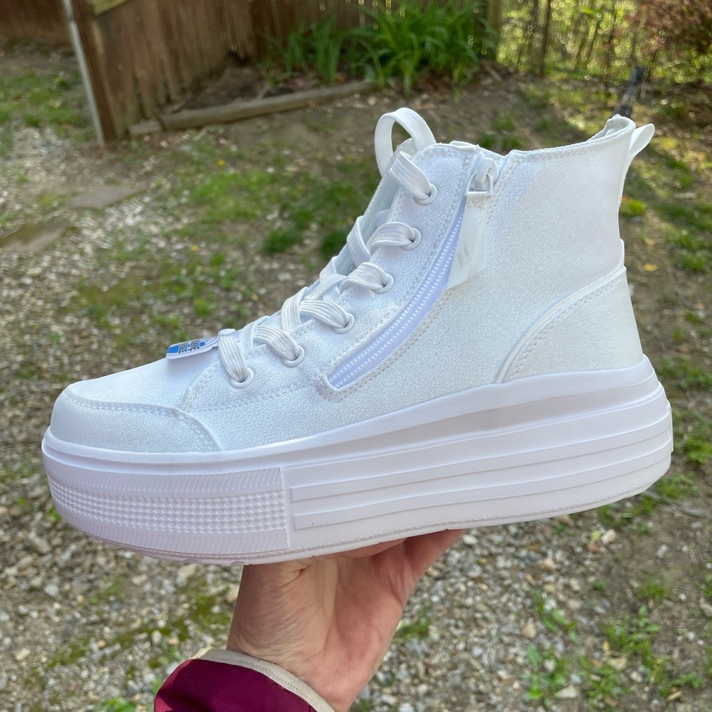 NWT Skechers Hyperlift White Platform Sneakers Size 6 Youth